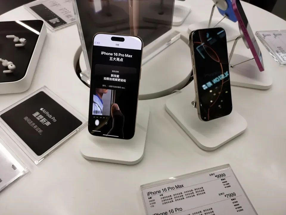 Продажи iPhone от Apple в Китае упали в третьем квартале на фоне резкого роста продаж смартфонов Huawei