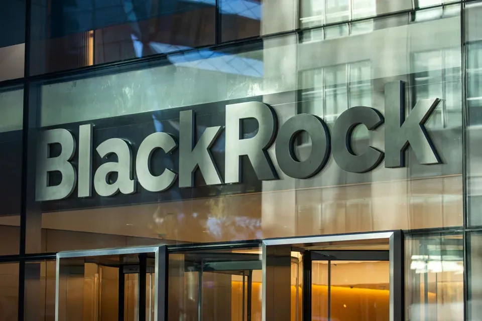 Fortress и BlackRock намерены рассмотреть возможность совместного предложения по Viridium