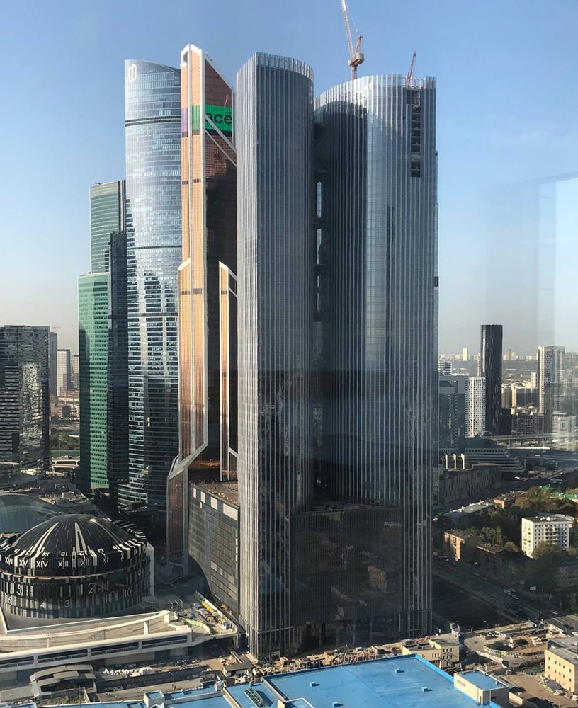 Российские железные дороги (РЖД) сделали шаг, приобретя 350 000 м² в небоскрёбе Moscow Towers в комплексе «Москва-Сити» для размещения своей новой штаб-квартиры