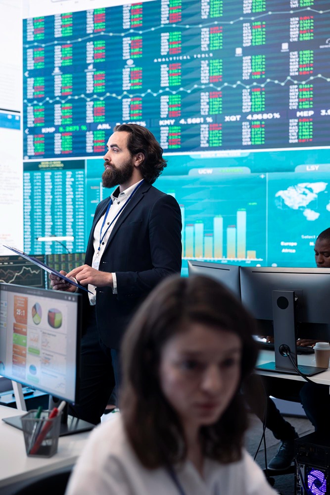 Европейские биржи начали торги в понедельник умеренным ростом индексов в диапазоне 0,2-0,4%