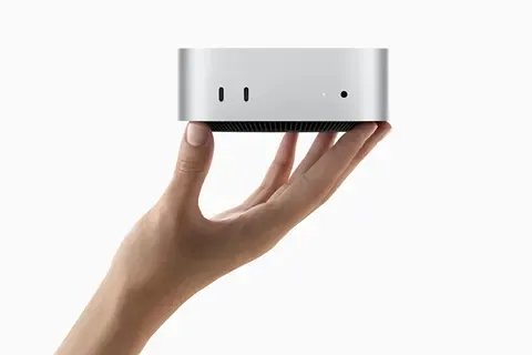 Совершенно новый Mac mini от Apple — еще более мощный, еще более миниатюрный и созданный для Apple Intelligence
