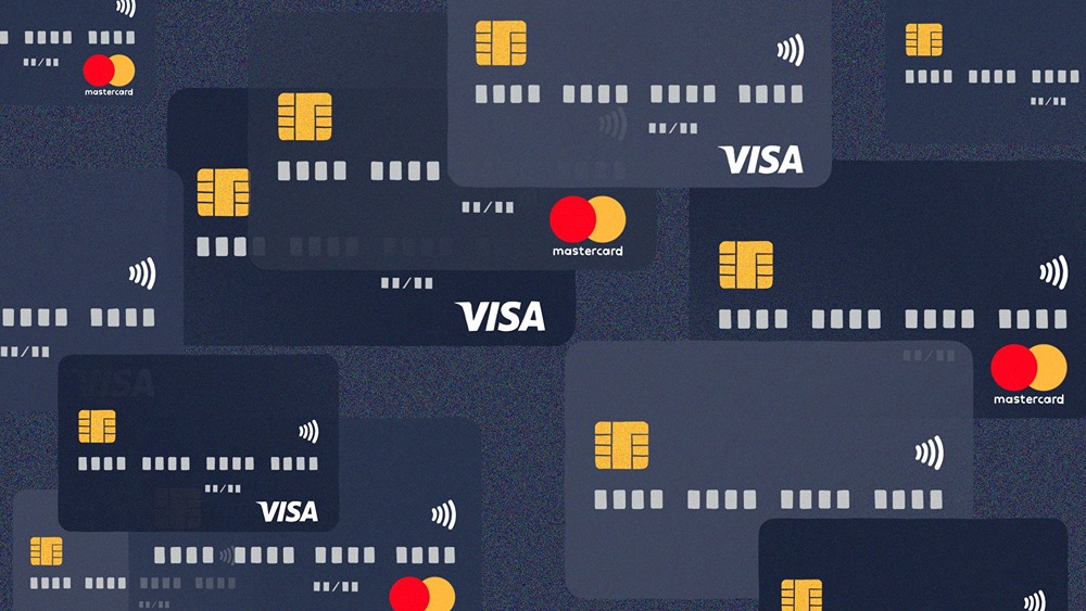 Почему банки массово блокируют счета россиян?