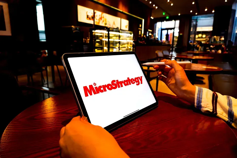 MicroStrategy сообщает о третьем убытке подряд из-за обвинений в обесценении биткоинов