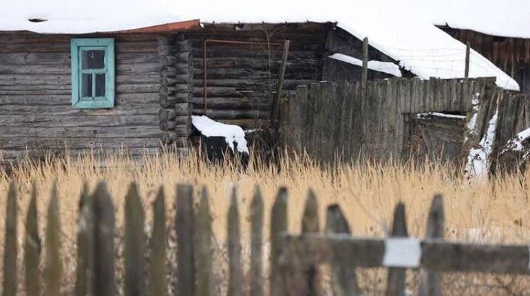 Почему избы дают ощущение стабильности и помогают от стресса: психологи объясняют, как смена городской суеты на деревенский ритм снимает выгорание?