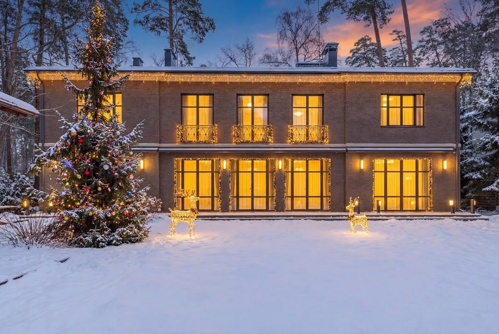 Почему Стивен Сигал решил продать свой 500‑метровый особняк в элитном посёлке „Конус“ на Рублёвке — и за какую цену?