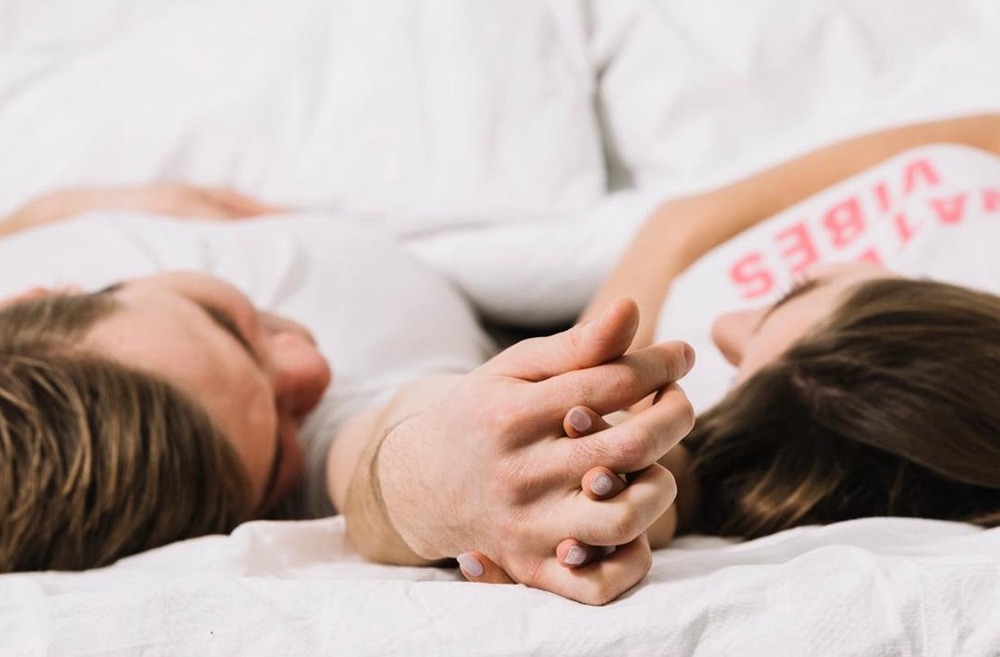 Молодым семьям без детей предлагают оплачиваемый отпуск до 14 дней: кто может получить — и почему возраст супругов ограничен 35 годами?