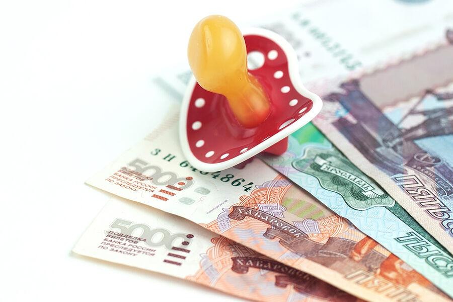 С 1 февраля 2026 года материнский капитал на первого ребёнка составит 737 204 рубля — а на сколько увеличится единовременное пособие при рождении?