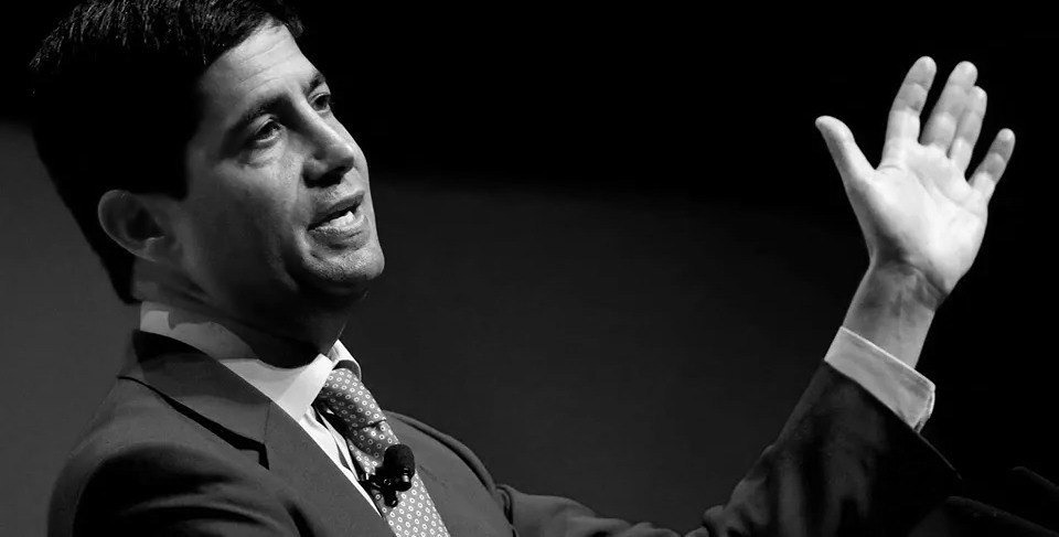 Уорш известен как жёсткий инфляционный «ястреб», опасавшийся роста цен даже в кризис 2007–2009 гг., когда инфляции фактически не было