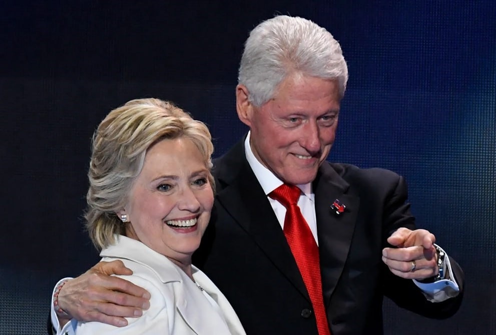 Билл и Хиллари Клинтон согласились дать показания в рамках расследования Конгресса по делу Эпштейна