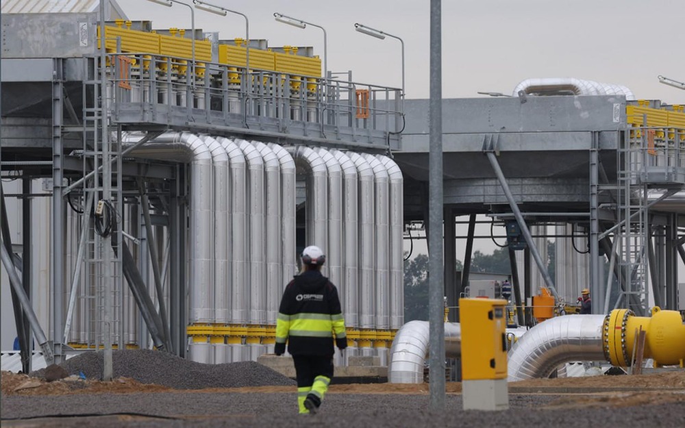 Мартовские фьючерсы на природный газ на хабе TTF в Нидерландах в моменте рухнули на 14,42%, до €33,62 за МВт·ч или $418,46 за тыс. куб. м по текущему курсу на рынке Форекс