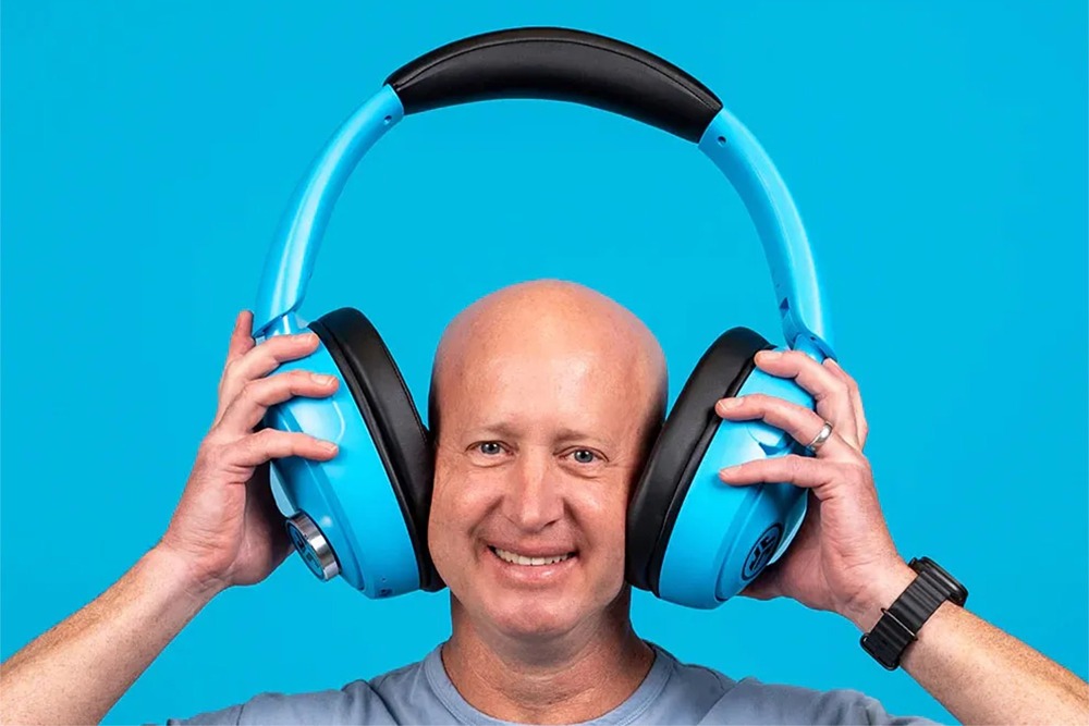 Гигантские наушники-колонка: JLab представила необычный гаджет за $100