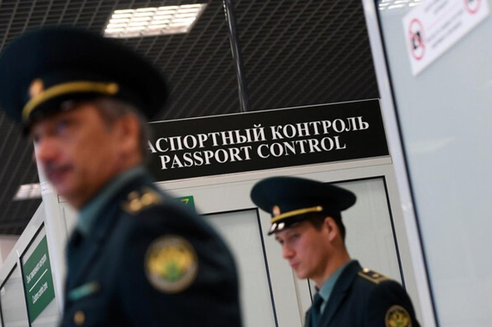 При каком долге могут запретить выезд из России?