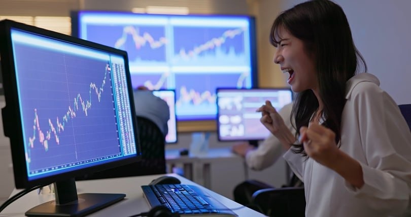 Китайская компания заработала $500 млн на обвале цен на серебро