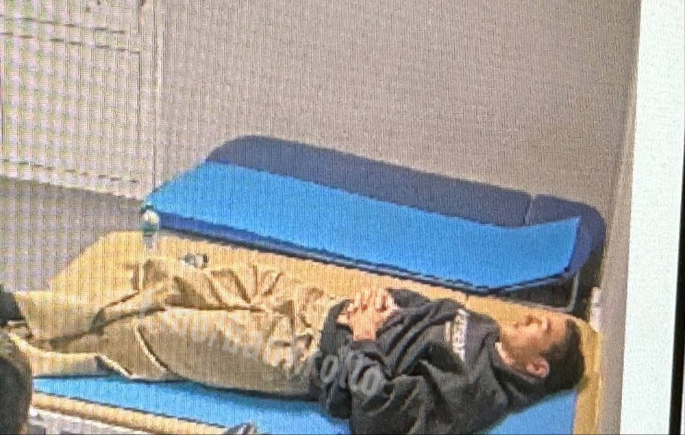 У комика Сабурова не оказалось денег на обратный билет, в данный момент он отдыхает на матрасе в аэропорту