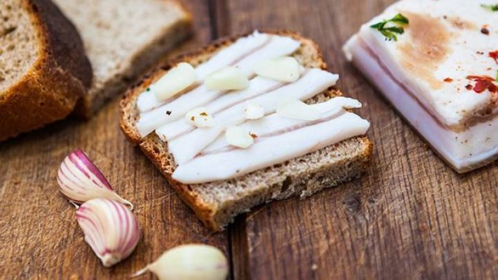 Как бутерброд с салом и чёрным хлебом помогает переносить холод?