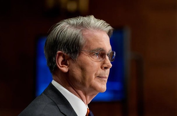 Бессент назвал «неконтролируемую» торговлю со стороны Китая в качестве причины колебаний цен на золото