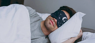 Недосып напрямую связан с набором веса, предупреждают эксперты