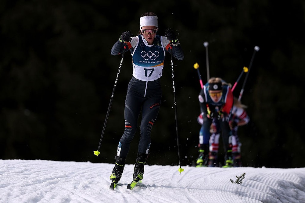 Непряева упала и осталась без медали в скиатлоне на Олимпиаде