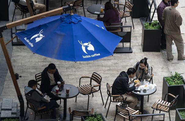 Владелец Luckin Coffee, работающий в частном инвестиционном фонде, получает больший контроль над китайской сетью
