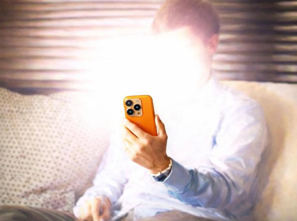 Почему смартфон перед сном вредит зрению?