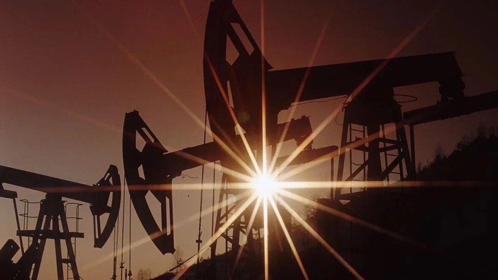 Добыча нефти в России в январе упала на 300 тыс. б/с ниже квоты ОПЕК+ 