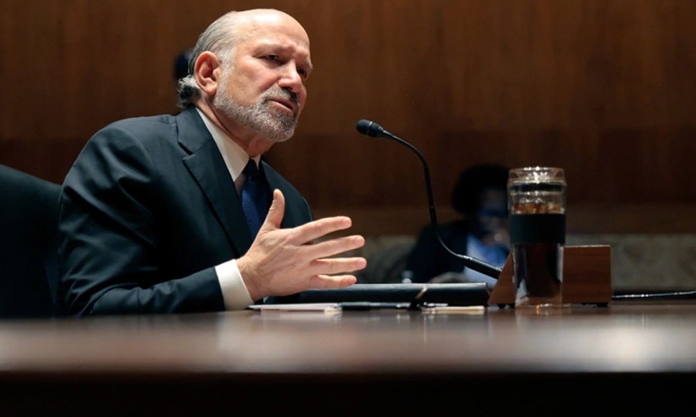 Министр торговли США Говард Лютник опроверг информацию о своих связях с осужденным Джеффри Эпштейном, но признался, что обедал вместе с ним и своей семьей на частном острове финансиста