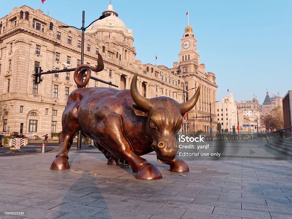 Китайские акции уверенно растут на фоне экономических ожиданий и стимулирующих мер