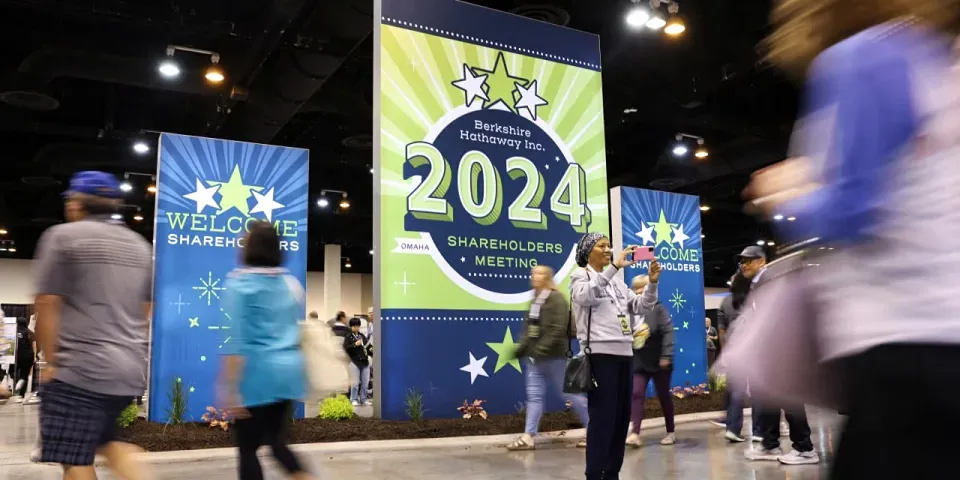 Уоррен Баффет, известный инвестор и основатель Berkshire Hathaway, снова снижает свою долю в Apple