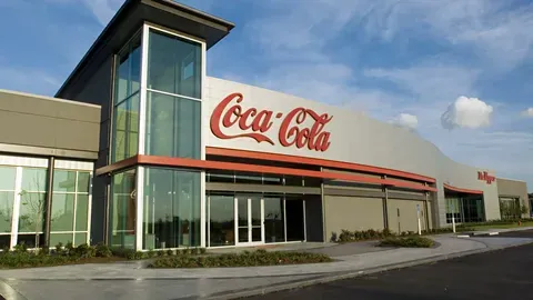 Coca-Cola Europacific Partners снизила годовой прогноз продаж из-за слабого спроса в Европе