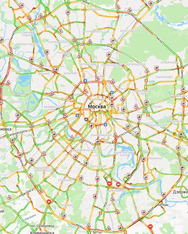 Москву сковали 9-балльные пробки из-за сильной метели. Сегодня столицу накрыл огромный циклон, в ночь на среду ожидается  –20°C