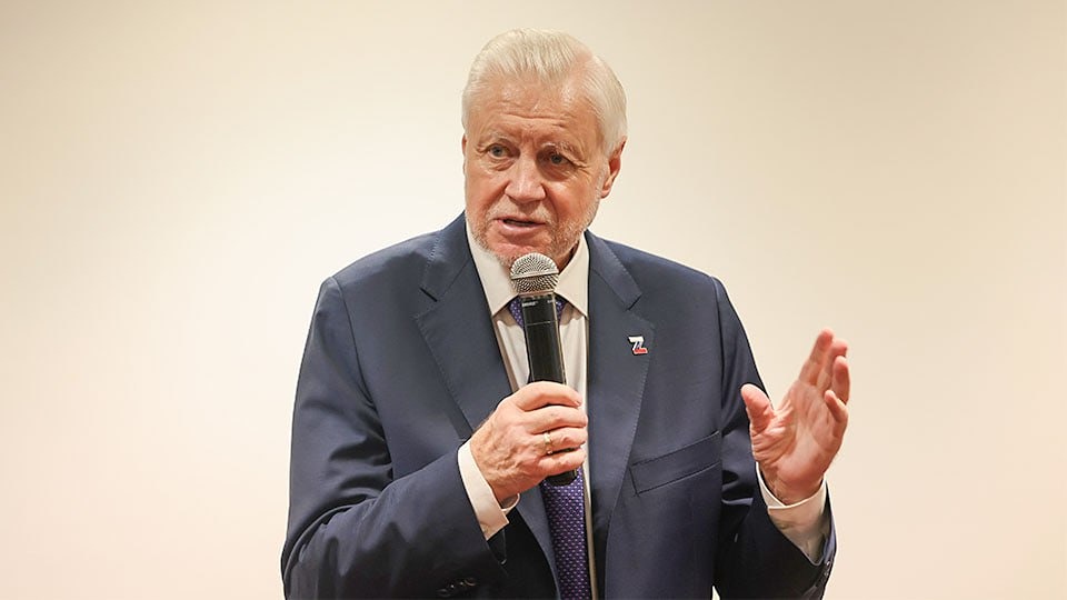 В параллельной России все замечательно: там инфляция 5,6%, там бедных все меньше, а доходы граждан все растут, там число коммунальных аварий сокращается, а тарифы ЖКХ стоят на месте — Сергей Миронов