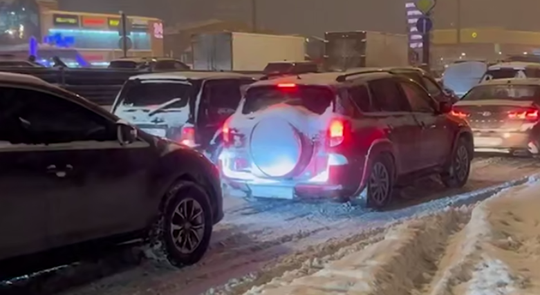 Снежный коллапс в Подмосковье: как циклон «Валли» парализозит движение?