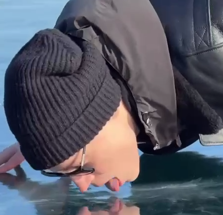 Шаман полизал Байкал