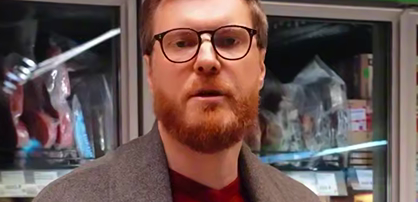 Врач-онколог назвал продукты, которые он никогда не купит. В списке — колбасы и переработанное мясо, сладкая газировка, продукты с усилителями вкуса, а также алкоголь. Безопасных доз алкоголя не существует, напомнил он