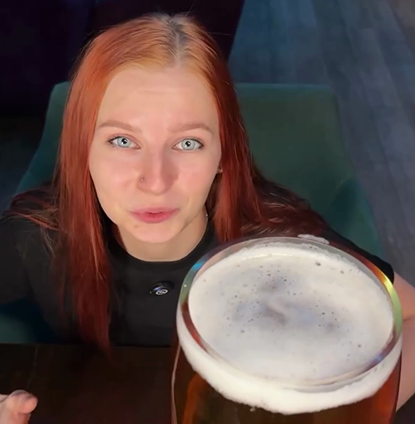 Заработать 1000 рублей предлагают всем пивозаврам в Москве. Выиграть в пятничном испытании легко: нужно просто выпить бокал пенного объёмом три литра за 20 минут