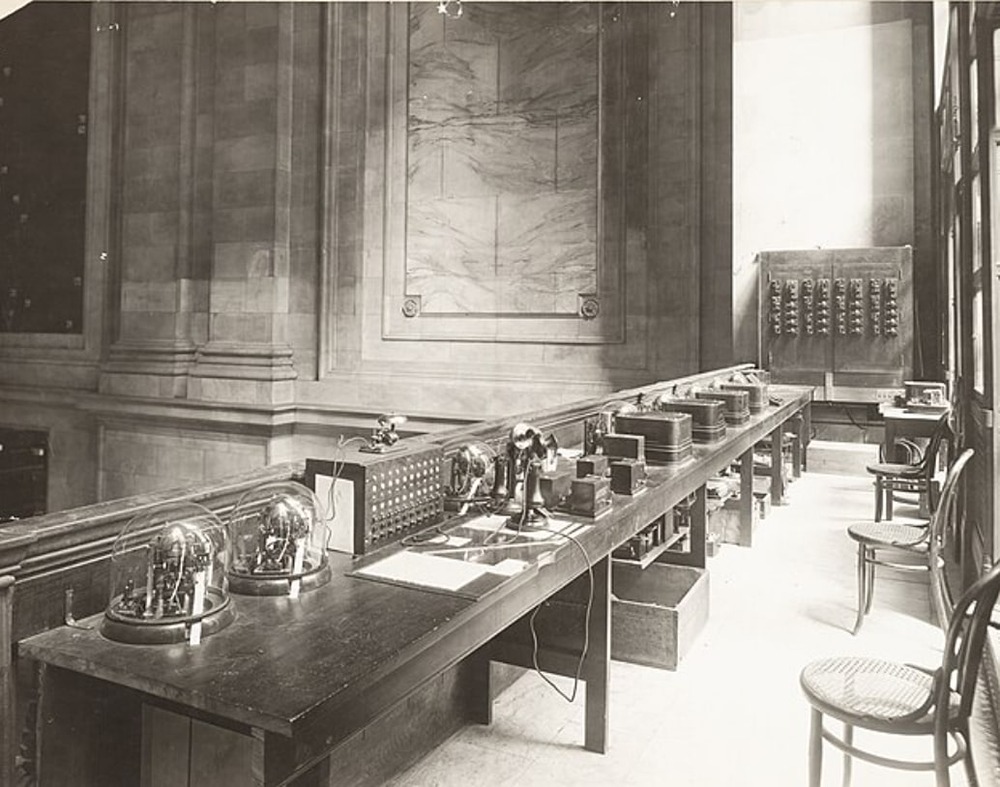 Печатающая машина против Уолл-стрит: как простой глюк обрушил рынок