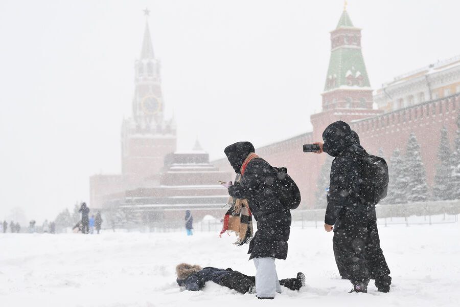 Снегопад в Москве увеличит завтра высоту сугробов ещё на 15 см