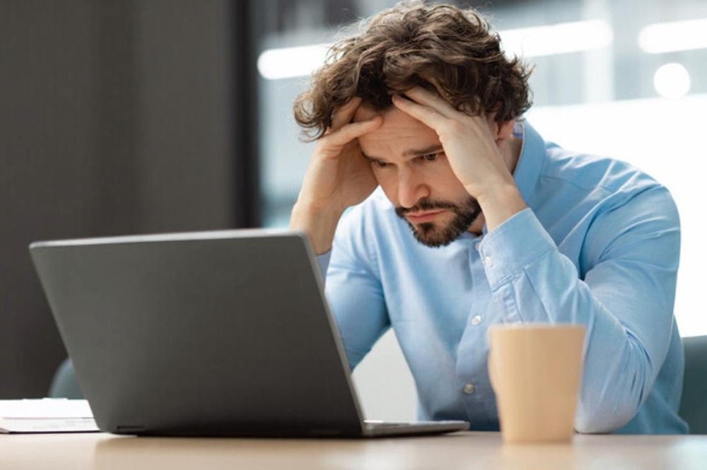 Стыд за паузу: правда ли, что на удалёнке 56 % сотрудников чувствуют себя неловко из‑за перерывов, винят себя за скроллинг и боятся выговора?