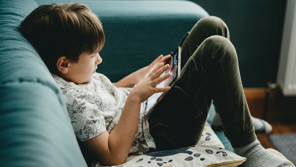 Миф о смартфонах: что на самом деле вызывает рост близорукости у детей