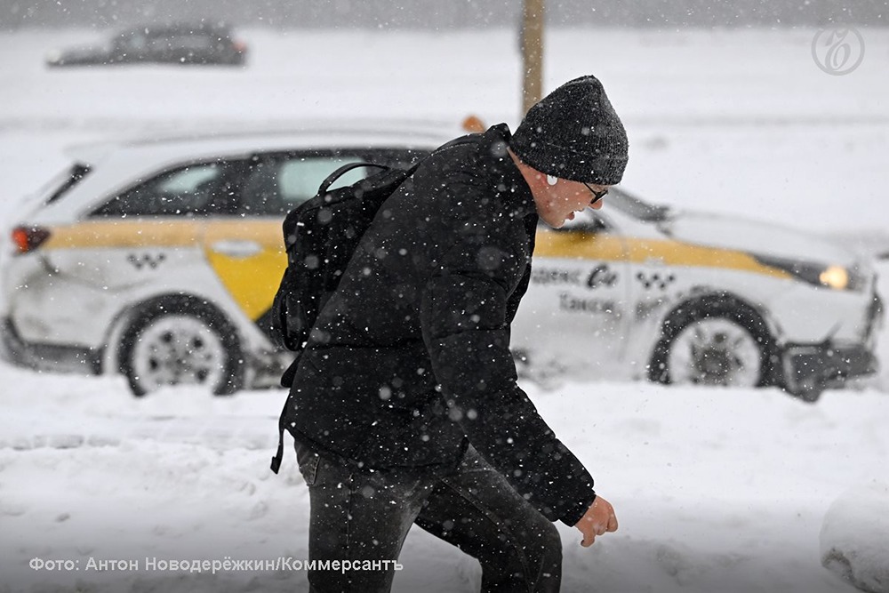 Снегопады подняли спрос на такси по всей России