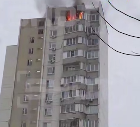 Пожар в Жулебино: жильцы кричат о помощи с верхних этажей