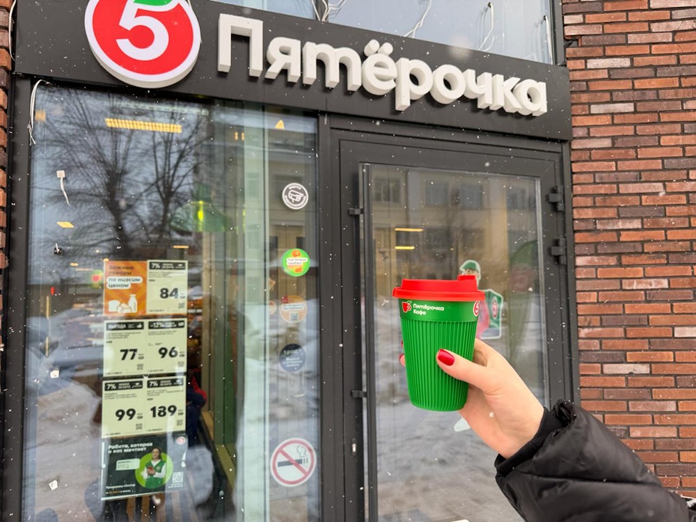«Пятёрочка» тестирует экологичные стаканчики: масштабный проект в 5 тысячах точек