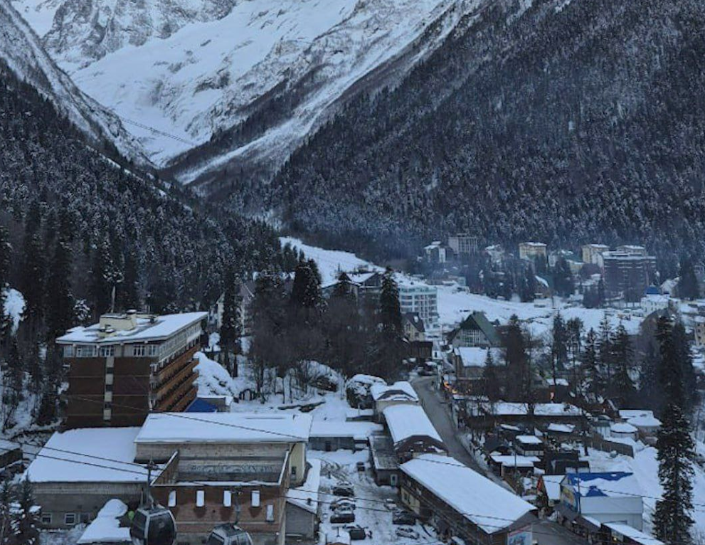 Вспышка ротавируса на Домбае: почему туристы массово заболевают на популярном курорте?