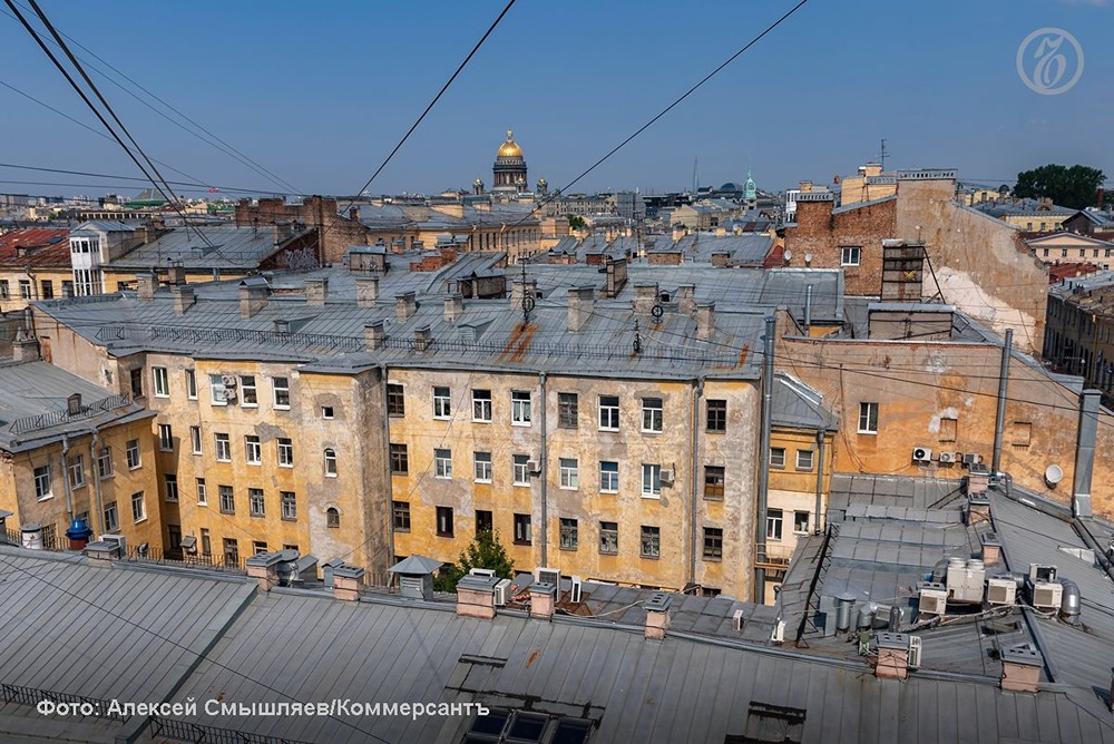 Как Петербург будет бороться с нелегальными экскурсиями по крышам с помощью дронов?