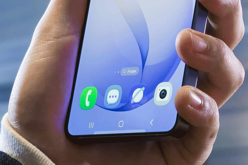 В One UI 8.5, с которой поставляются все смартфоны серии Galaxy S26, появилась кнопка поиска на рабочем столе