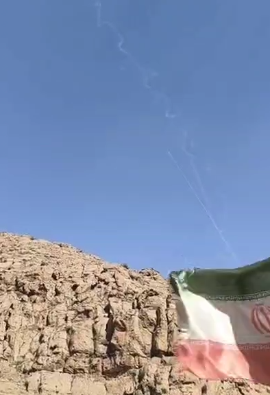 Иран запустил новую волну ракет по Израилю