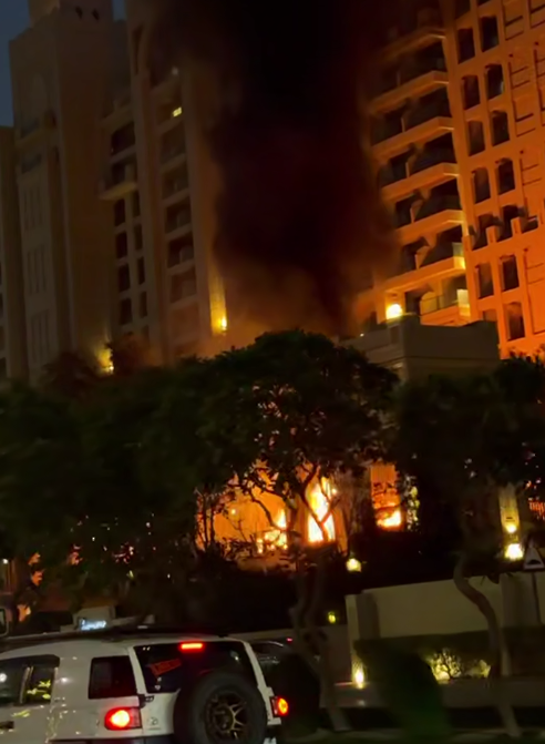 Пожар в районе Palm Jumeirah в Дубае после очередной атаки