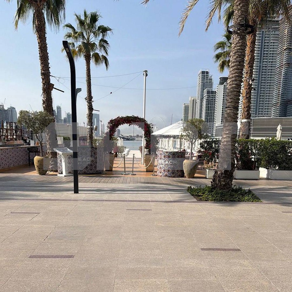 В Дубае закрыли пляжи, жители остаются дома или в убежищах. США и Израиль продолжают наносить удары по Ирану. Иран продолжает отвечать