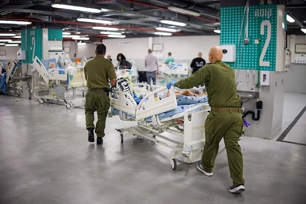 Израиль совместно с США нанес удары по Ирану. Тегеран начал ответную атаку. Также сообщается о взрывах в Кувейте, Абу-Даби и Дохе