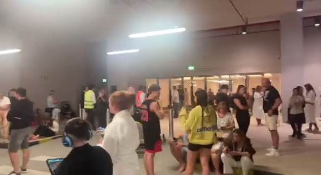 Эвакуация в отелях Абу-Даби: как организована безопасность туристов при ракетной угрозе